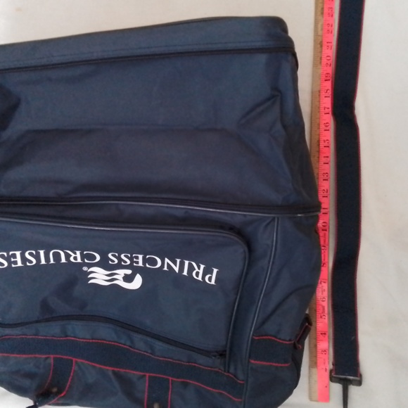 Princess Cruises Wheeled Expandable luggage bag w/ Samsonite toiletry bag - Picture 10 of 16